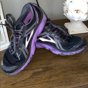 Brooks Cadence Size 7 running shoe